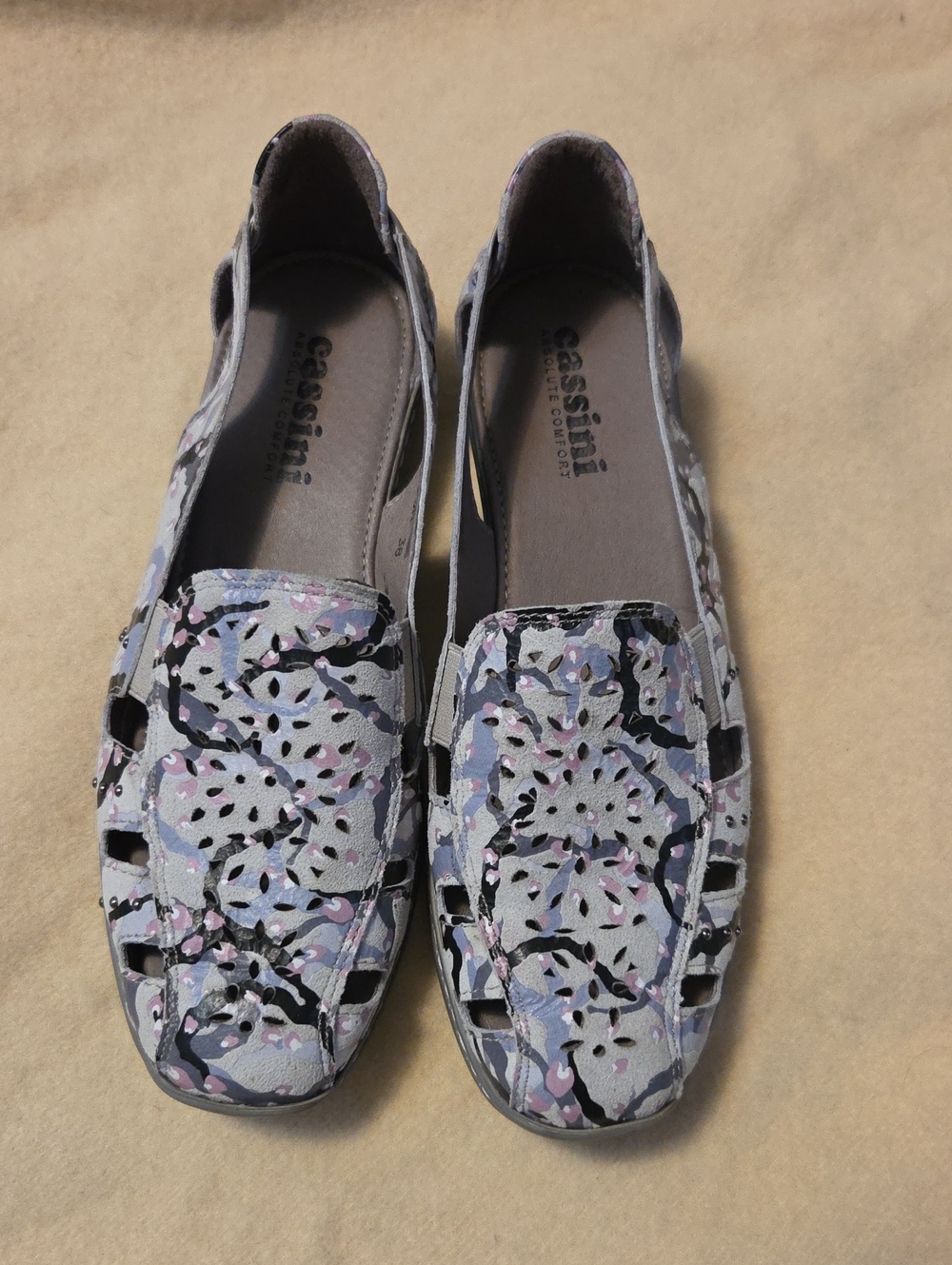 Oleg Cassini Women's Pastel Floral Cutout Slip-On Loafers